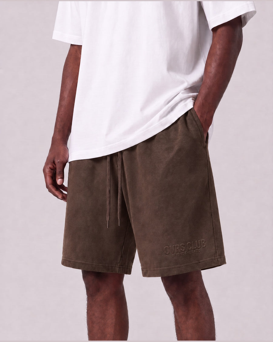 Essential Relaxed Short in Coffee, front view on model