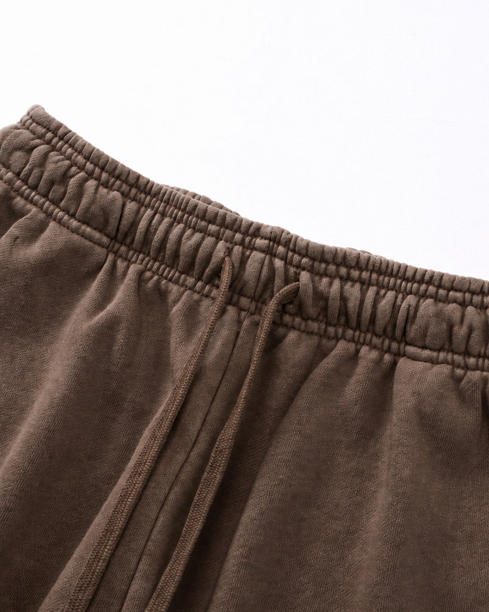 Essential Relaxed Short in Coffee, fabric and construction detail
